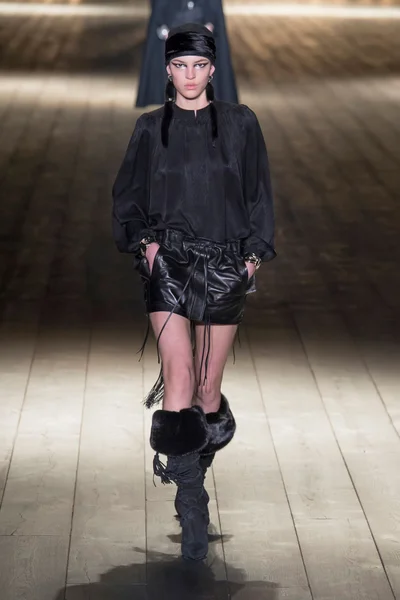 Look 10